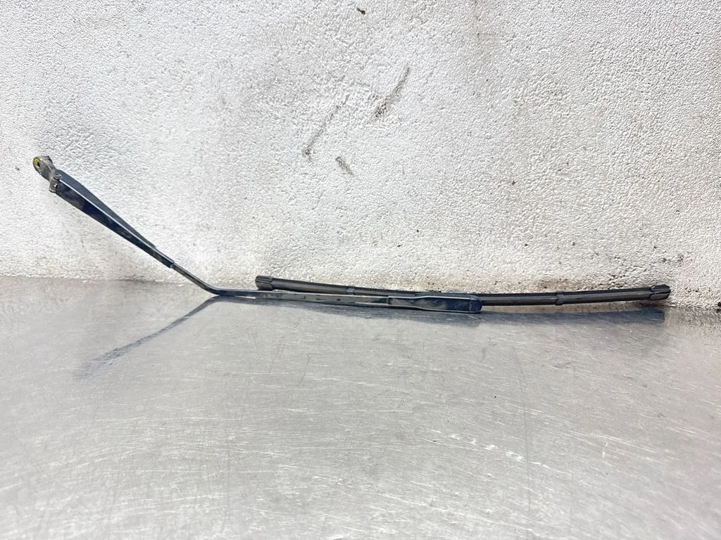 Rear wiper blade arm – Opel Insignia A (2008-2017)
