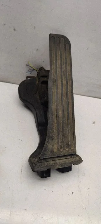 Accelerator throttle pedal 1k1723503L