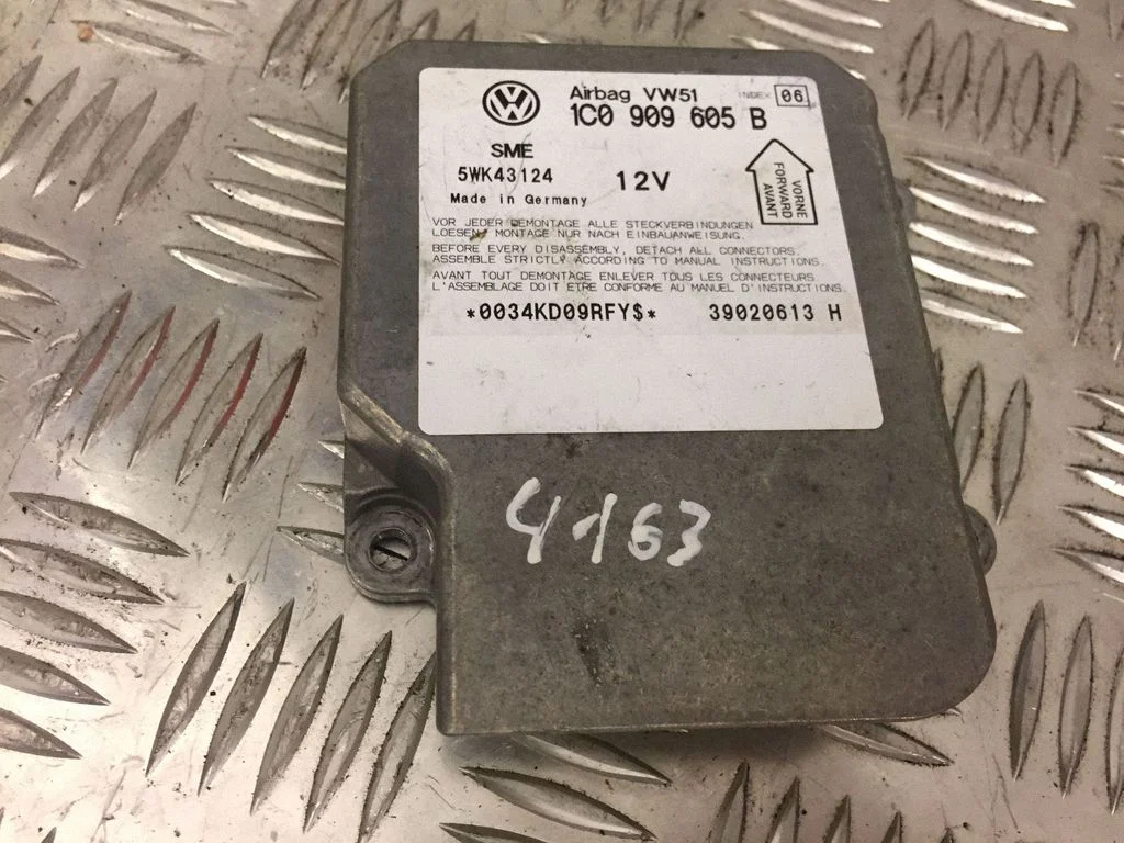 Turvapatjade juhtplokk 1C0909605B