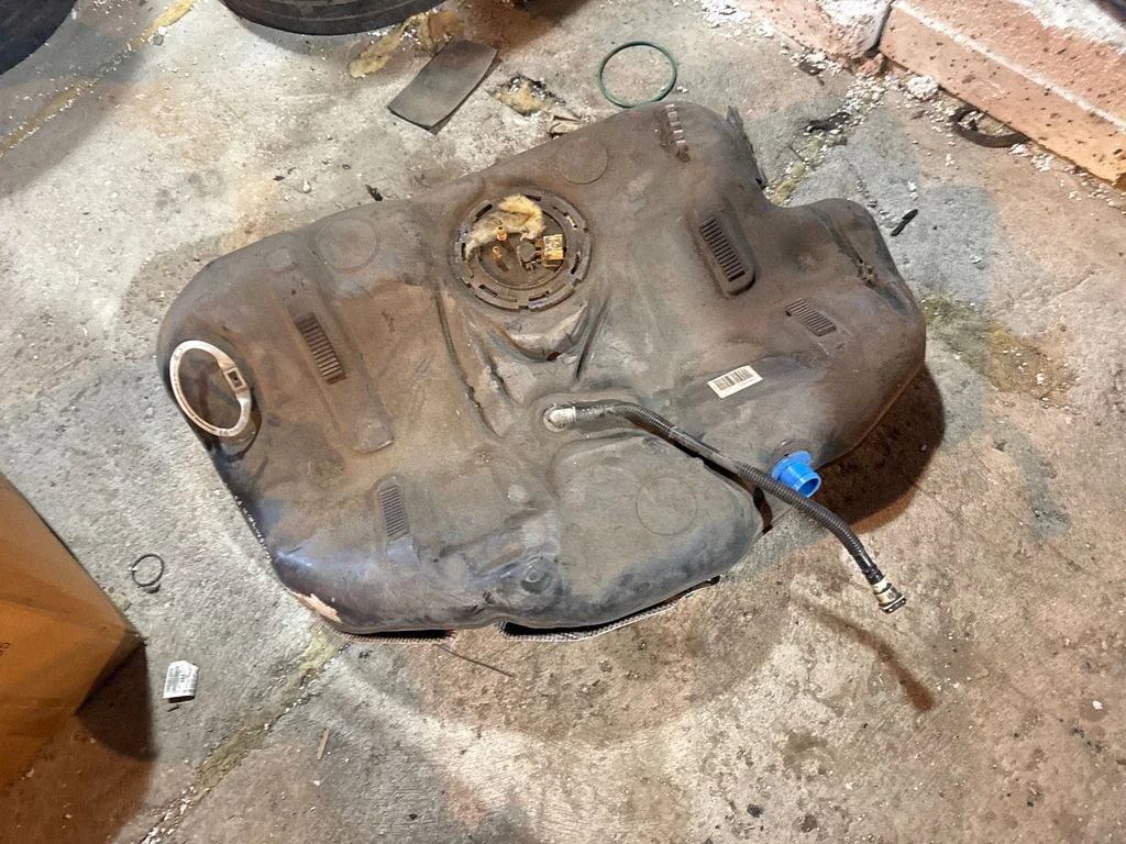 Fuel tank 13247189