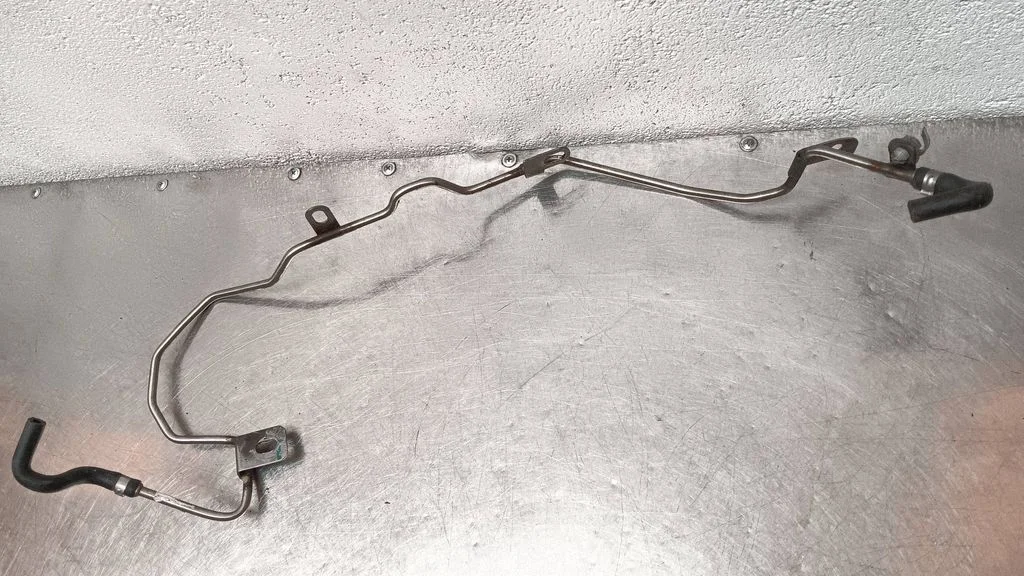 Engine coolant pipe/hose