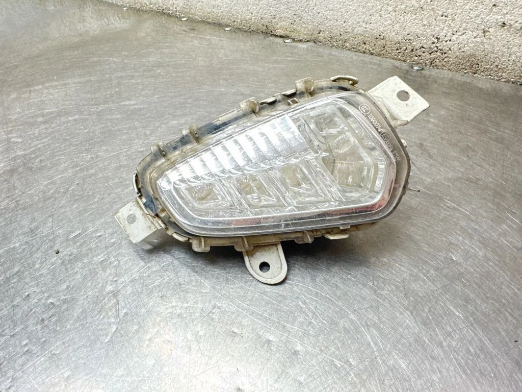 Priekšējais miglas lukturis 31323116