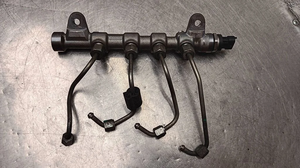 Fuel main line pipe 55576177