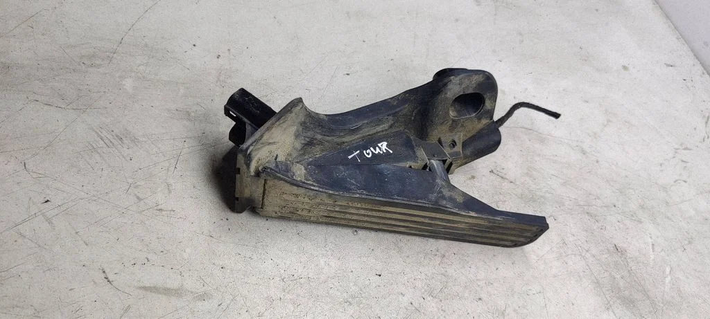 Accelerator throttle pedal 65101070LL