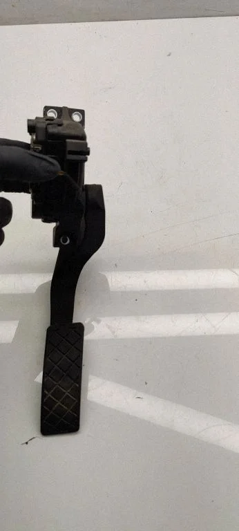 Accelerator throttle pedal 8e1723523G