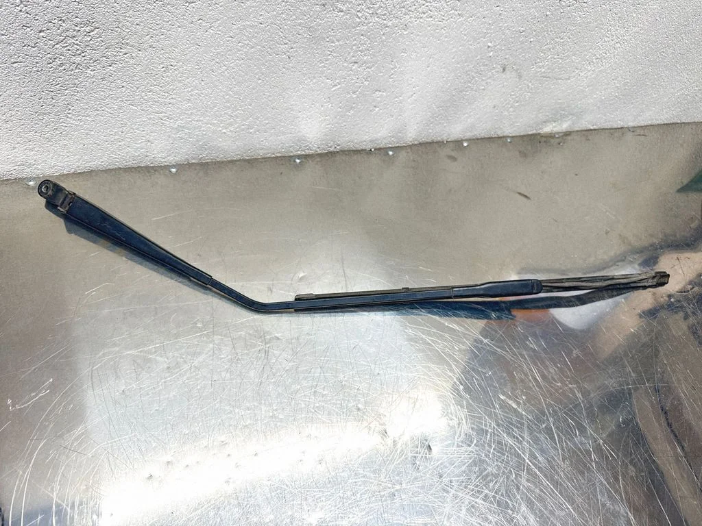Rear wiper blade arm – Opel Insignia A (2008-2017)