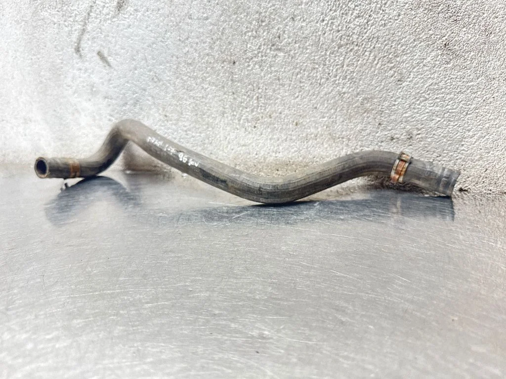 Coolant pipe/hose