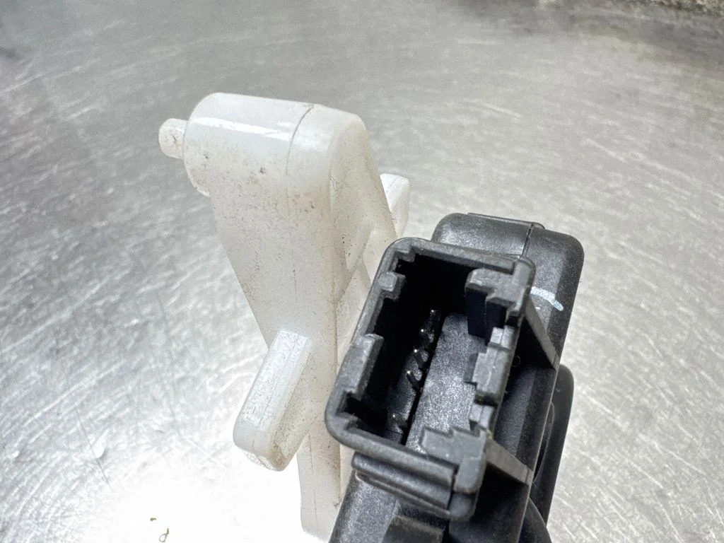 Air flap motor/actuator DG9H19E616