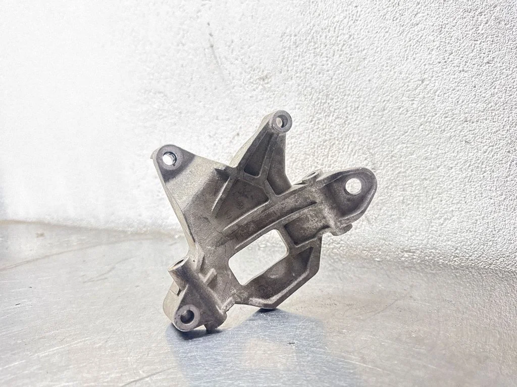 Generator/alternator bracket 55353631