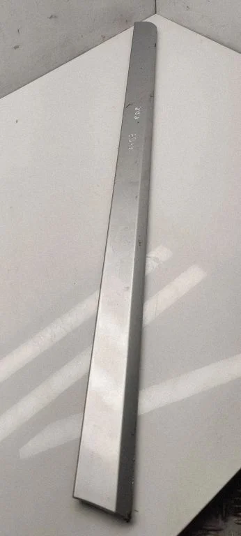 Front door trim (molding) – front right