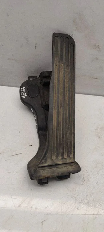 Akseleratora pedālis 1K1721503L