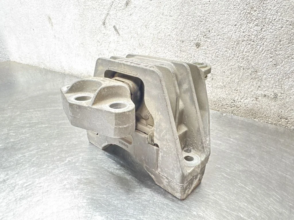 Dzinēja spilvens V05513