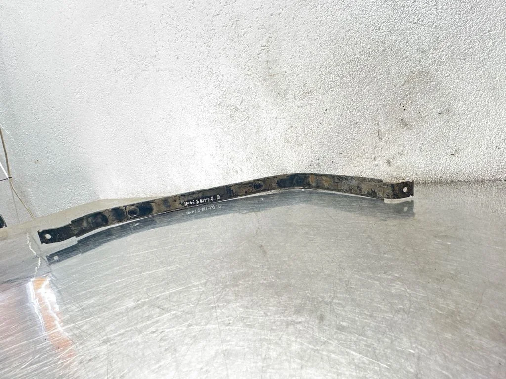 Fuel tank mounting bracket 22935111