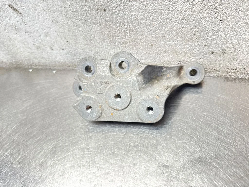 Engine mounting bracket 13364007