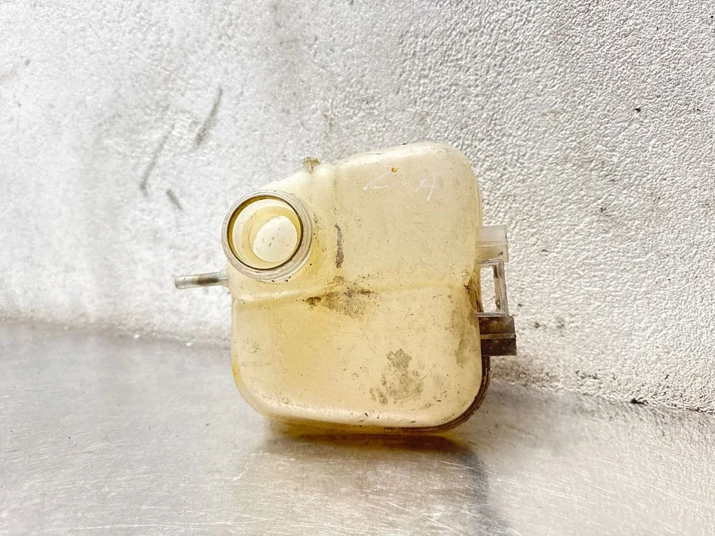 Coolant expansion tank/reservoir