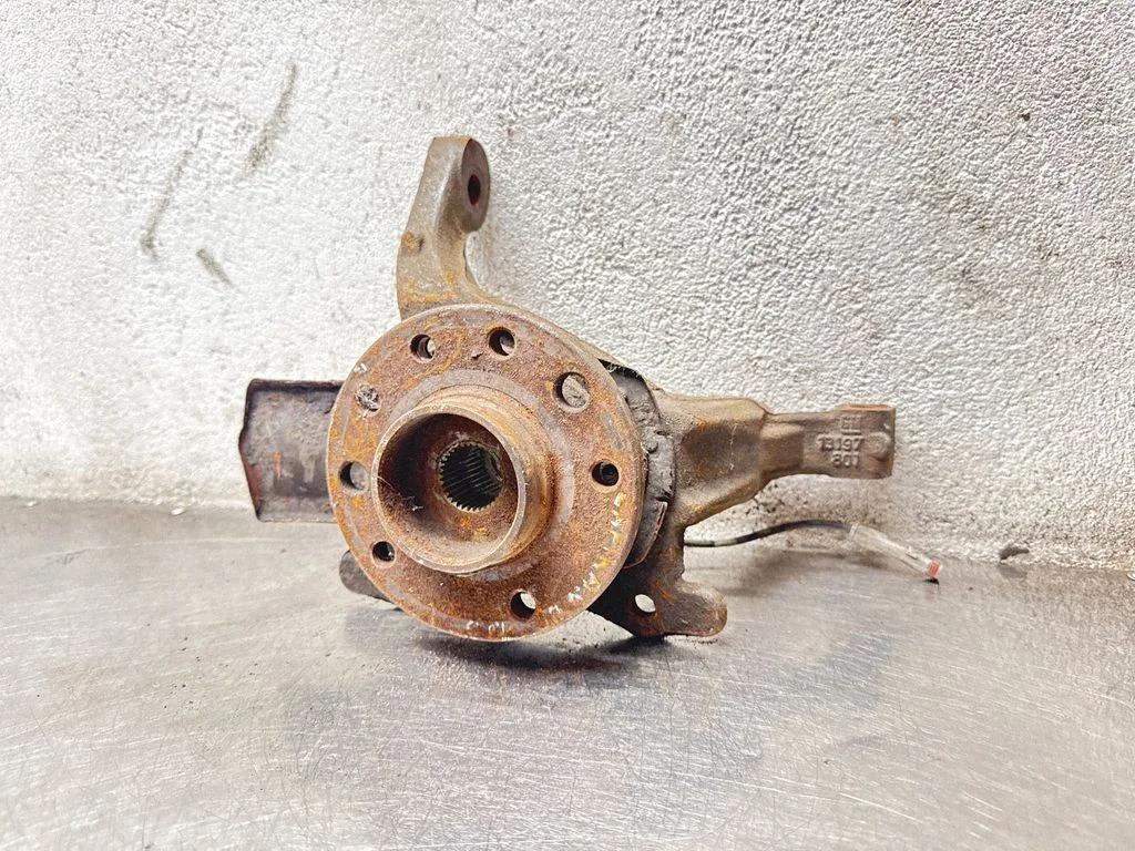 Front wheel hub spindle knuckle 13199460