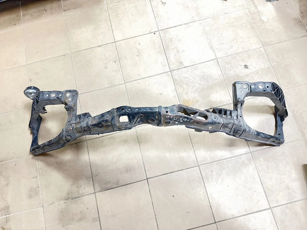 Radiaatori tugipaneel – Opel Corsa D (2006-2014)