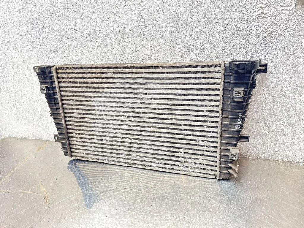 Vahejahuti radiaator 13223393