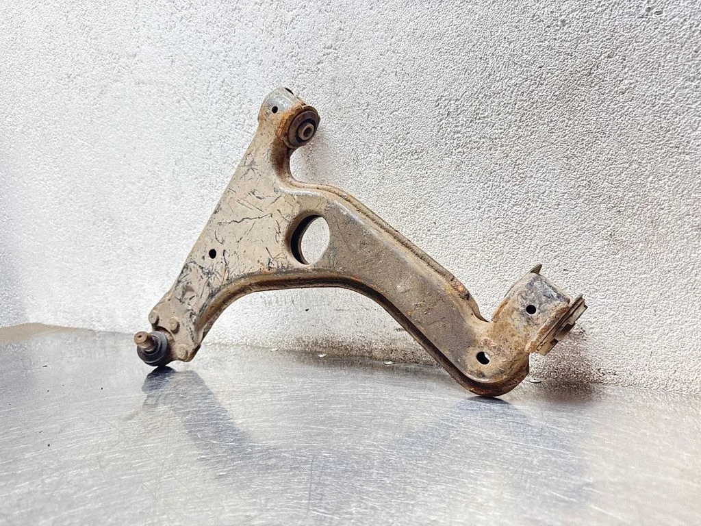 Front lower control arm/wishbone 8748075