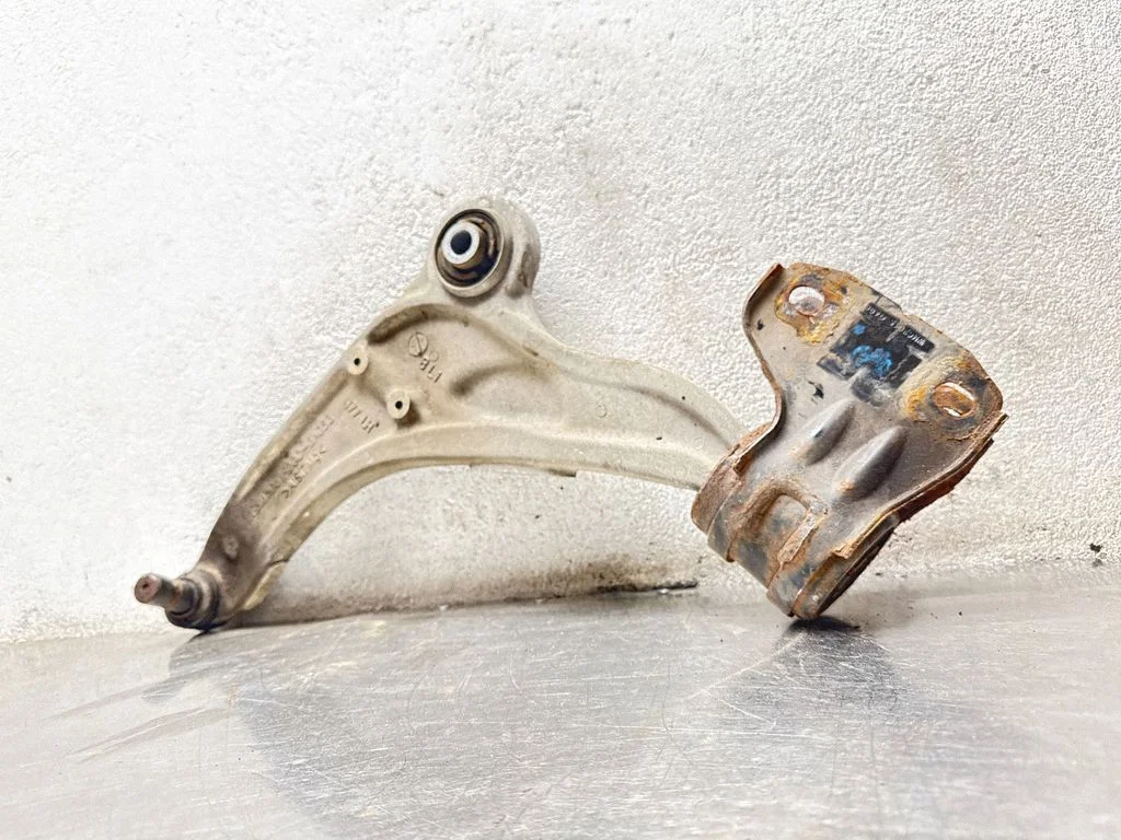 Front lower control arm/wishbone F2GC3A053