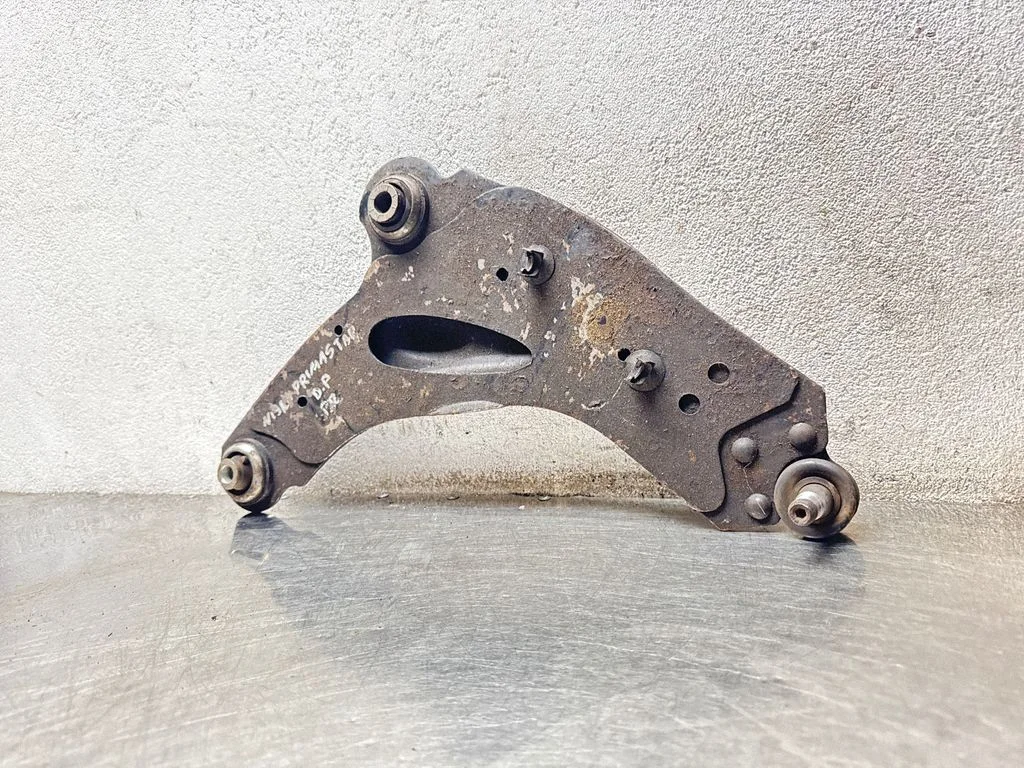 Front lower control arm/wishbone – front right