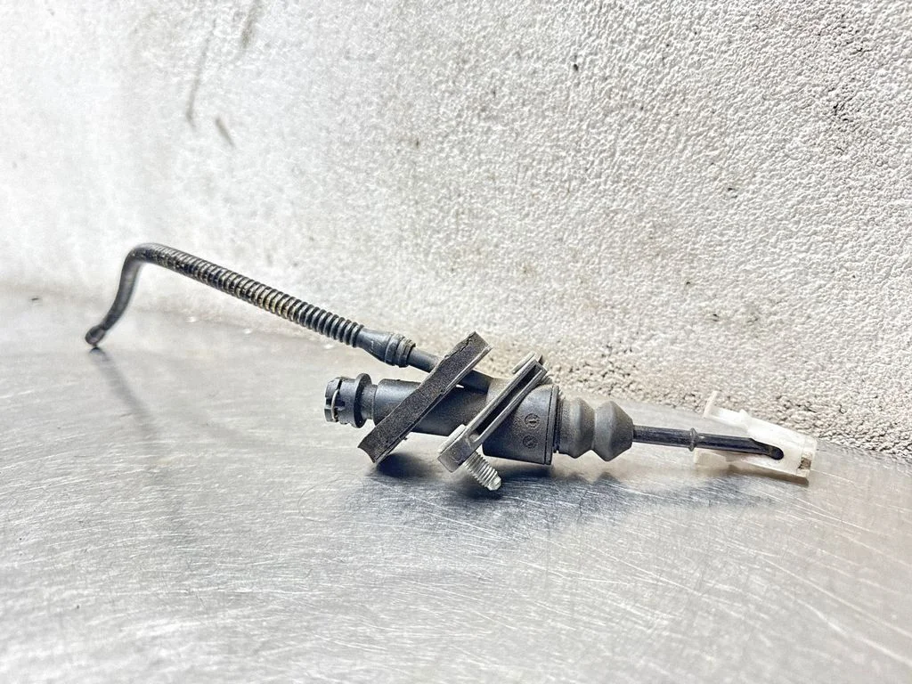 Clutch master cylinder – Opel Meriva A (2003-2010)