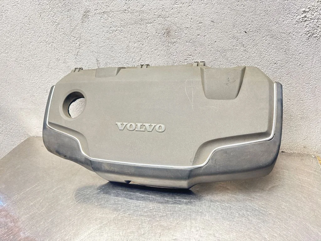 Engine cover (trim) – Volvo XC70 (2005-2007)