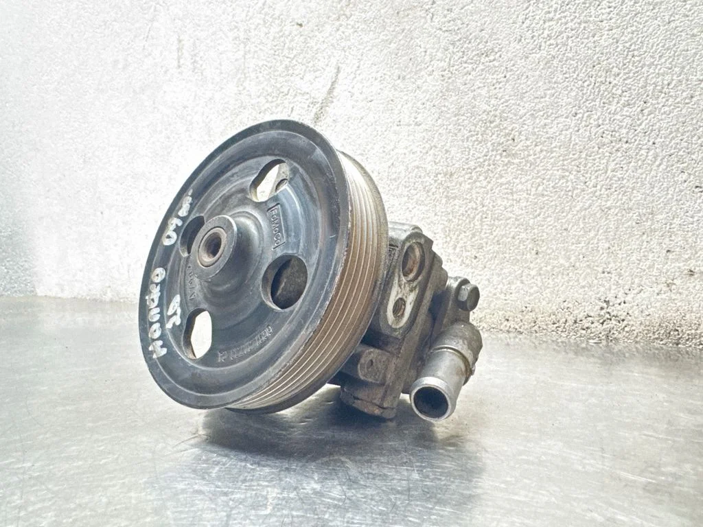 Power steering pump 7G913A696HA