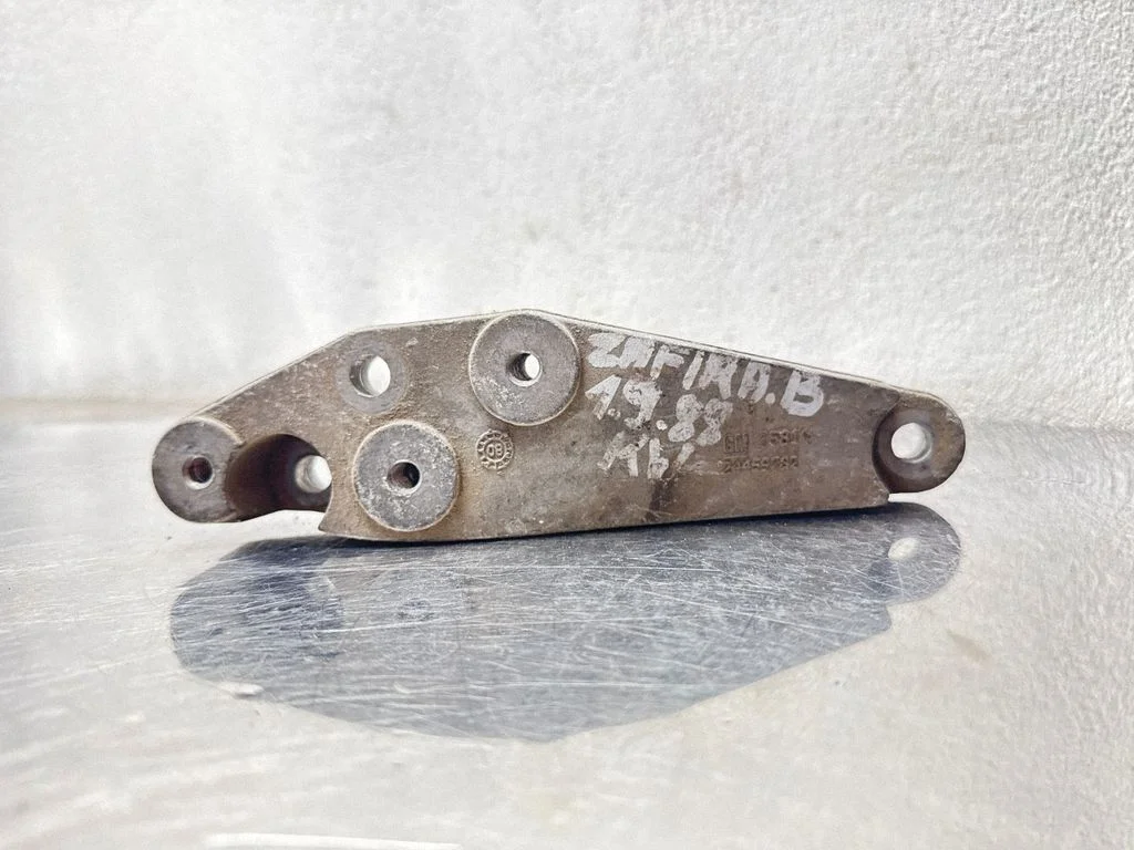 Gearbox mounting bracket – Opel Zafira B (2005-2014)