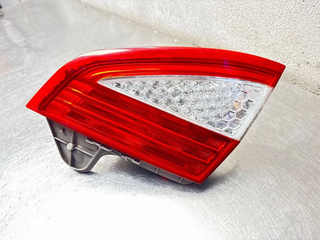 Lampa tylna w klapie – Ford Mondeo MK IV (2007-2014)