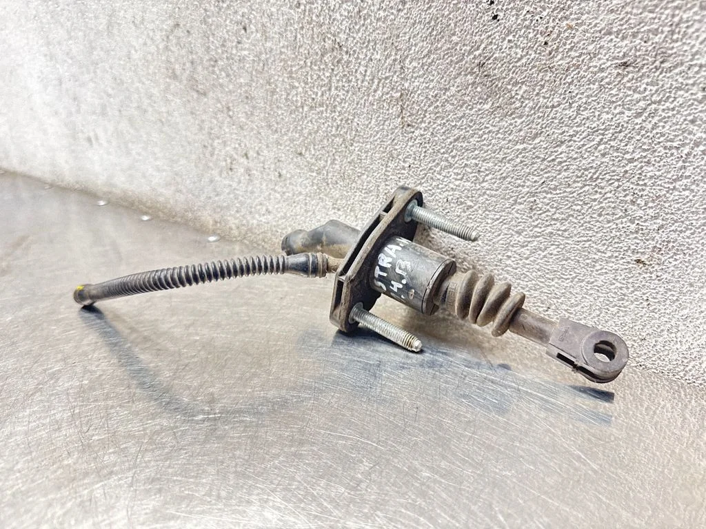 Clutch master cylinder 90523770