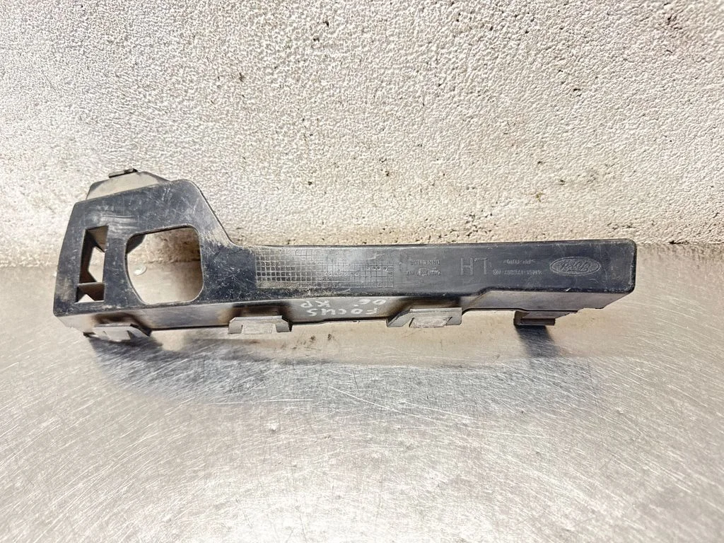 Priekšējā bampera turētājs 4M5117E857AC