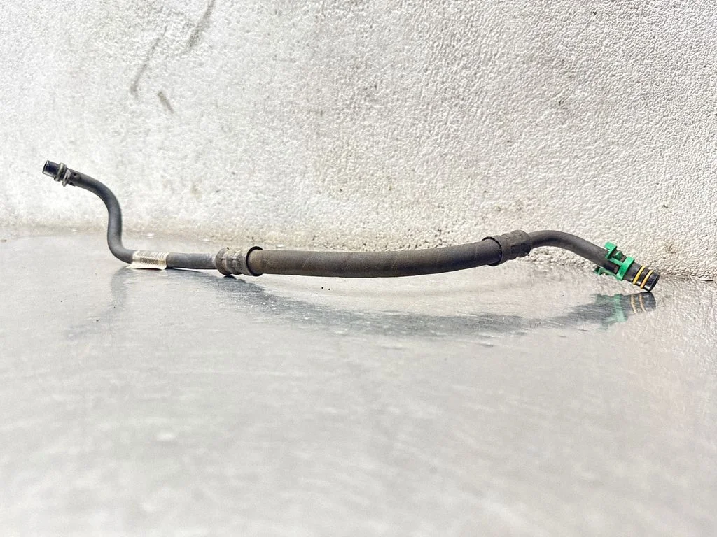 Gearbox oil cooler pipe/hose P30636930