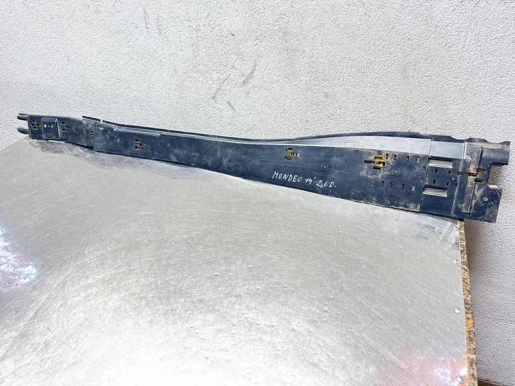 Center/middle under tray cover 6G919E312AD