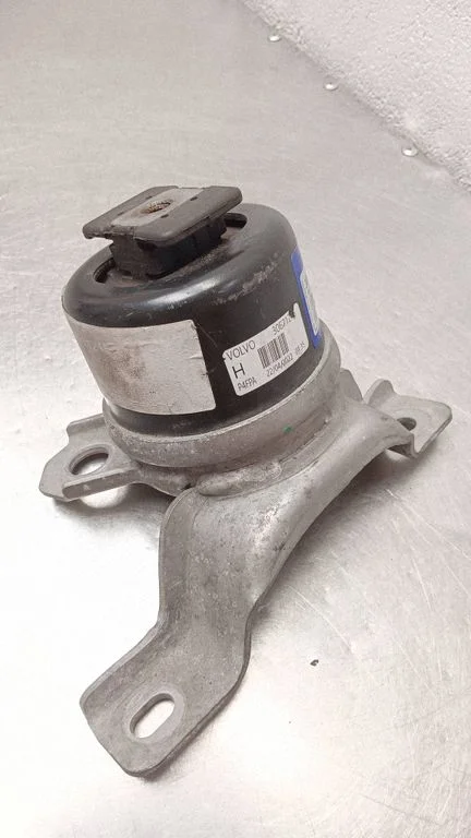 Engine mount bracket 30671245
