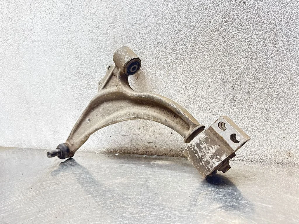 Front lower control arm/wishbone 027060168017