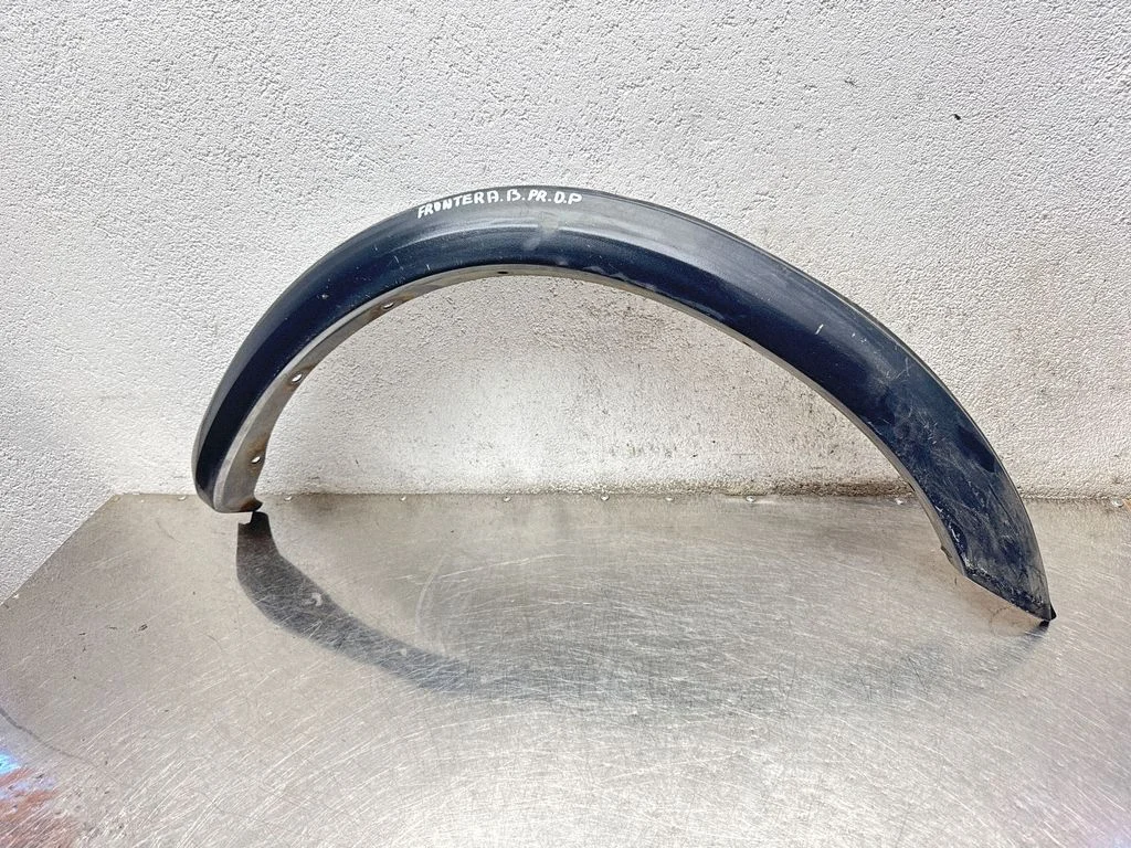 Front arch trim – front right
