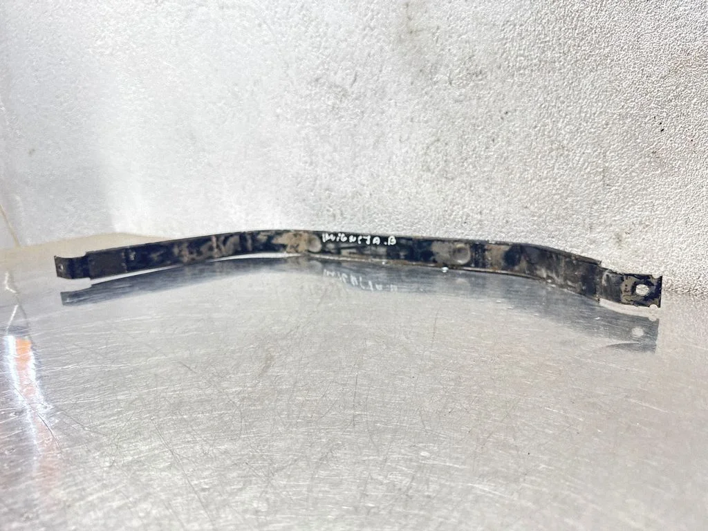 Fuel tank mounting bracket 22935111