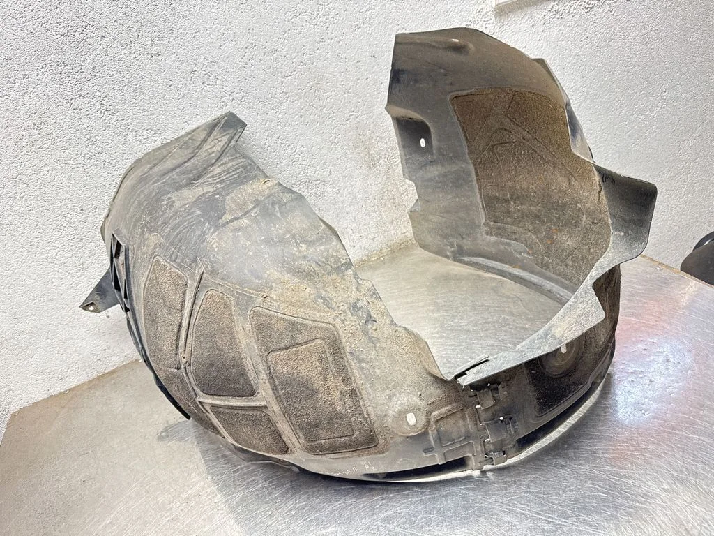 Front wheel arch liner splash guards 13241160