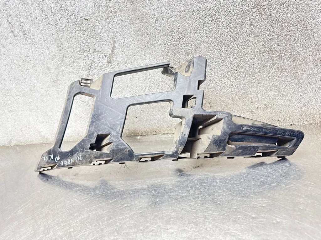 Esistange kinnitusklamber – Ford Mondeo MK IV (2007-2014)