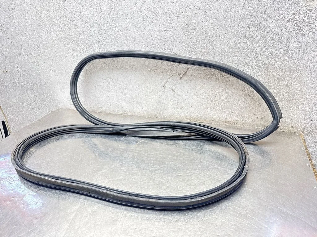 Loading door rubber seal (on body)