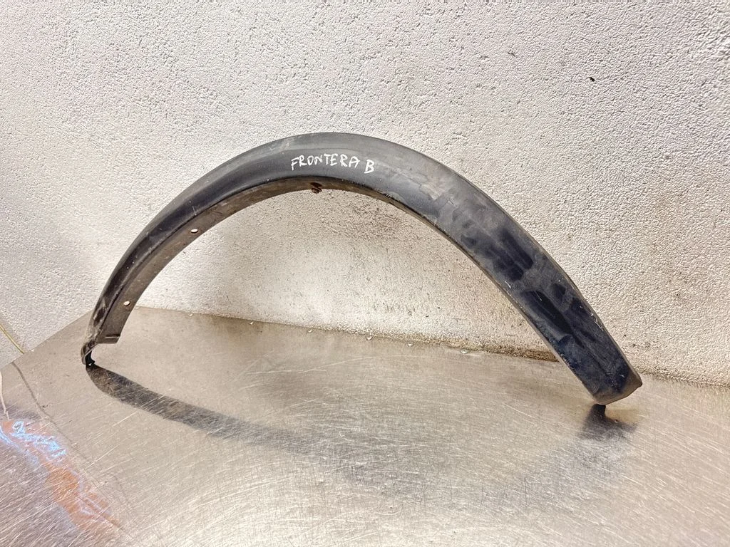 Front arch trim – front left