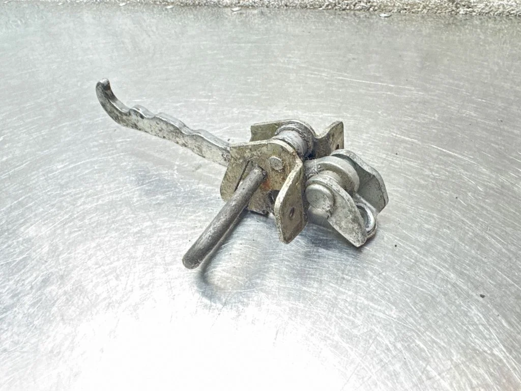 Front door check strap stopper – Opel Meriva A (2003-2010)