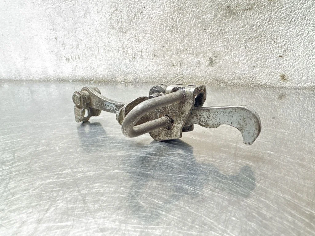 Front door check strap stopper 90579391