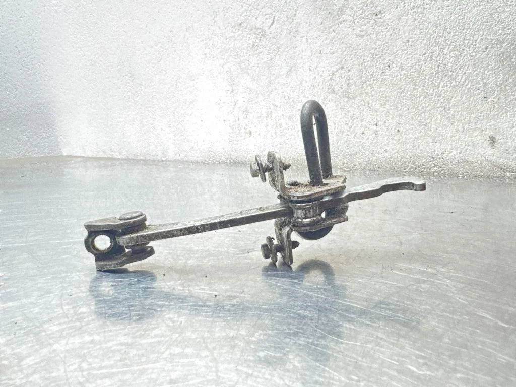 Front door check strap stopper 90579391