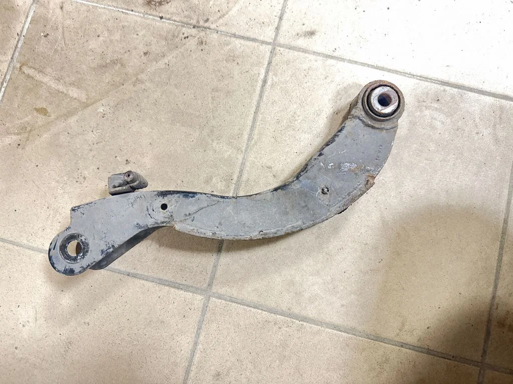 Rear upper control arm/wishbone