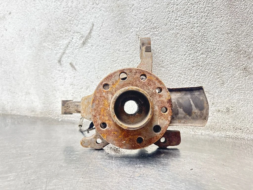 Front wheel hub spindle knuckle 13156047