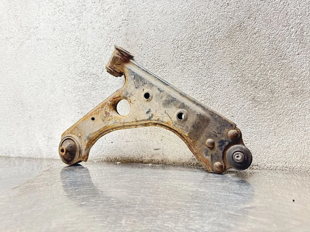 Front lower control arm/wishbone 8749027