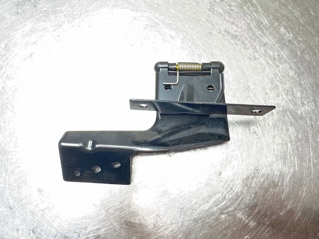 Front door upper hinge 30633904 – Volvo C70 (2006-2010)