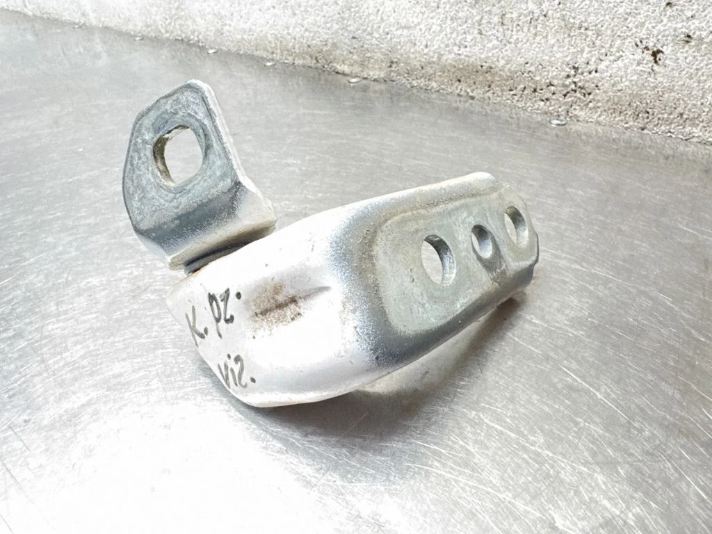 Front door upper hinge 2280122